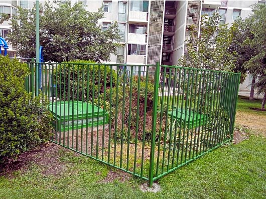 paño reja verde paño reja verde en edificio terminada